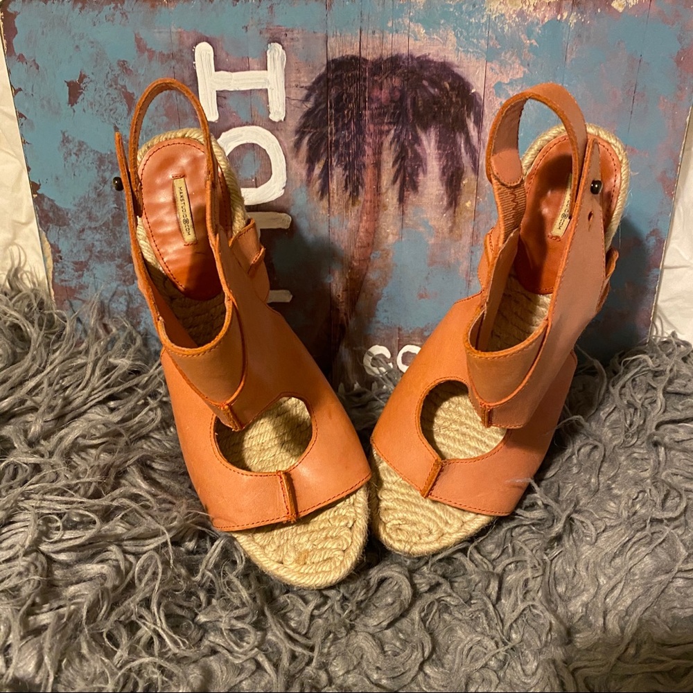 MAX STUDIO WOODGRAIN WEDGE SANDALS